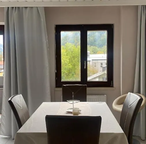 - & Quiet * Bad Ischl