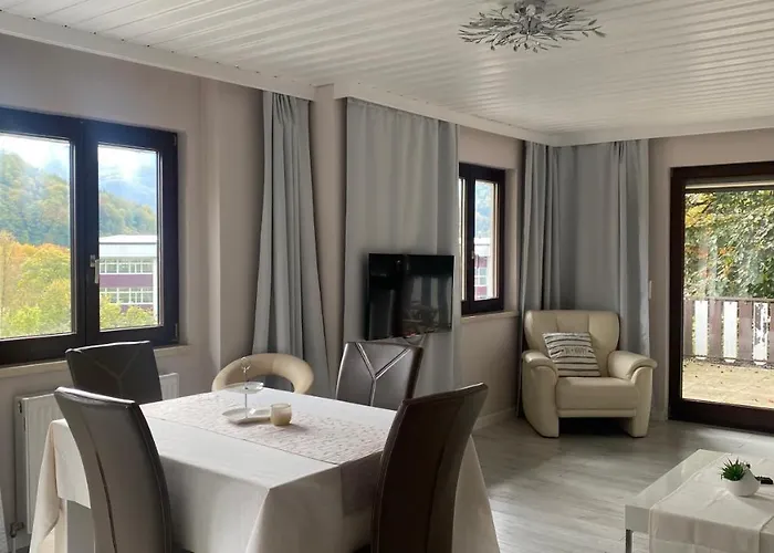 - & Quiet * Bad Ischl