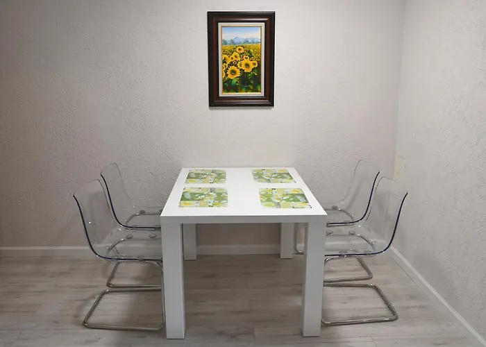 - & Quiet Apartman *